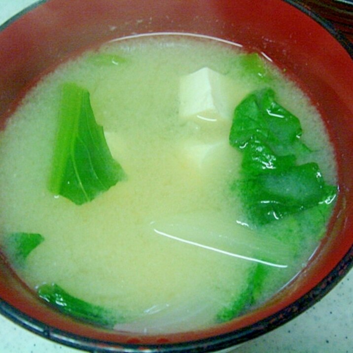 小松菜と玉葱、豆腐の味噌汁